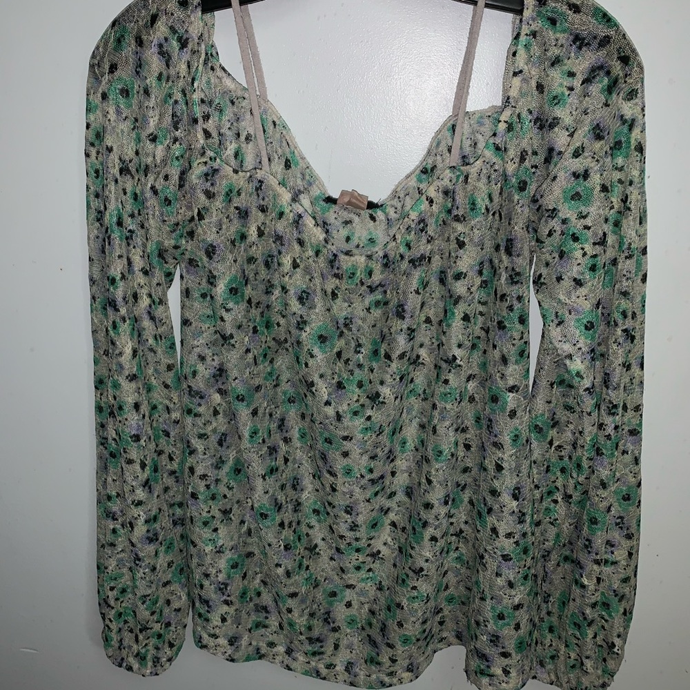 Tops and blouses
